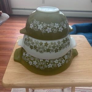 VTG Pyrex 444 443 442  Spring Blossom Crazy Daisy Green Mixing Bowls - Set Of 3